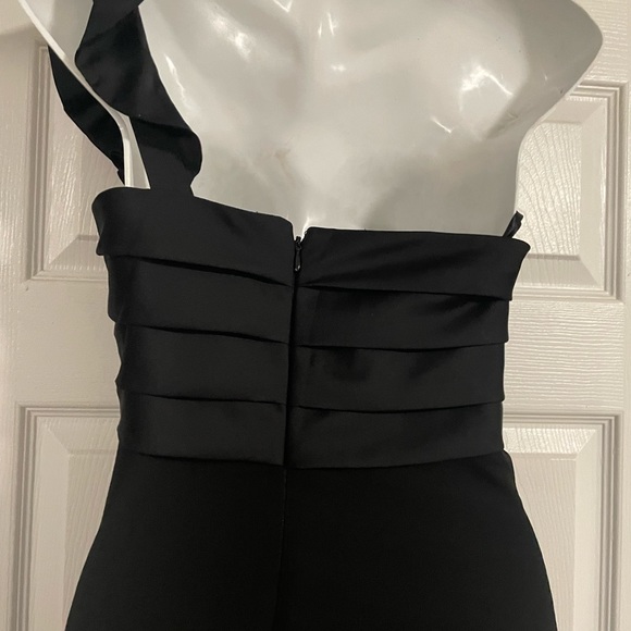 Max and Cleo maxi black one shoulder gown size 4 - Picture 4 of 4